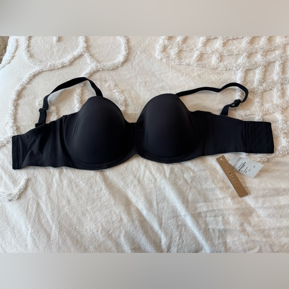 SKIMS Black Convertible Molded Cup Bra